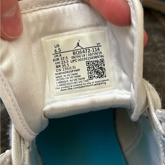 Jordan 1 Mid - Picture 4 of 4